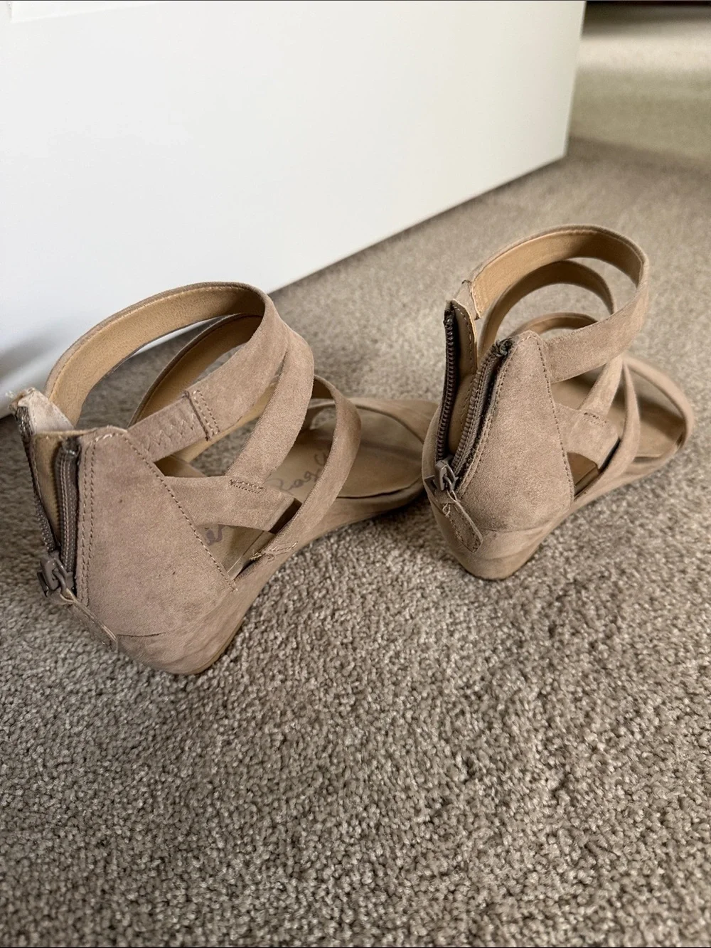 American Rag Casen Women's Taupe Wedge Sandal Size 8 Suede Zipper Strappy Shoes